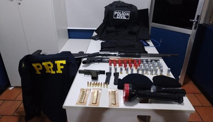 Laranjeiras - PRF apreende grande quantidade de armas e munições